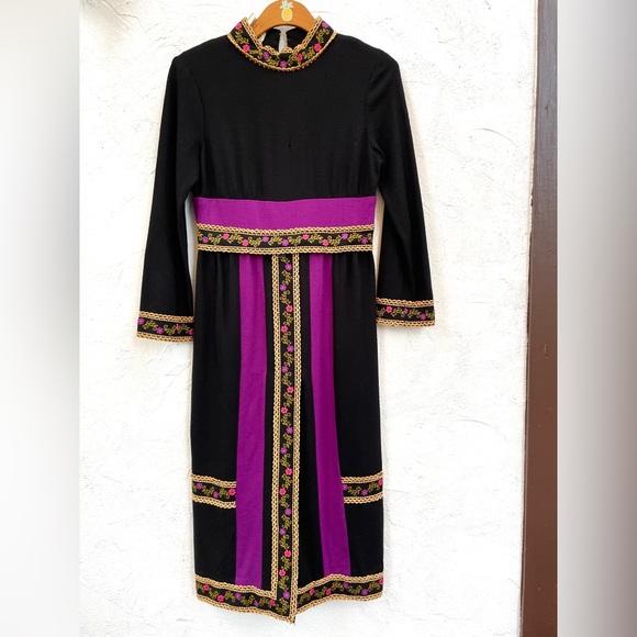 60’s Vintage Folkloric Boho Dress/ L/S Embroidered Trim /purple black Small - Picture 12 of 13